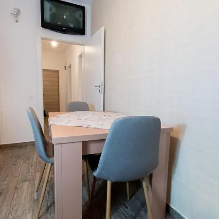 Yan - Near Mall & Free Private Parking Apartment